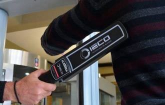 URGENTE: Justiça autoriza detectores de metais em revistas de pessoas em escolas de Manaus