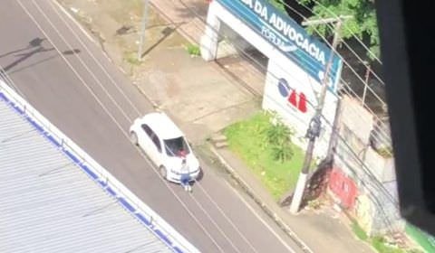 URGENTE: mulher é arrastada por carro na avenida Paraíba