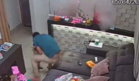 Vídeo: panela de pressão explode após mulher se afastar com criança