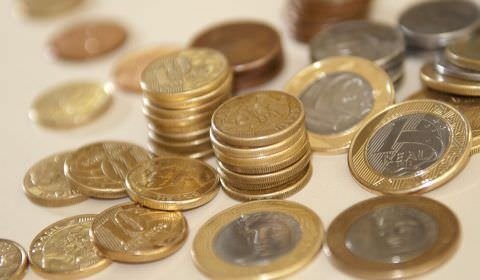 Previsão de inflação do mercado financeiro cai para 5,71% este ano