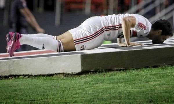 Ex-atacante do São Paulo, Alexandre Pato é aprovado para reforçar clube do futebol brasileiro