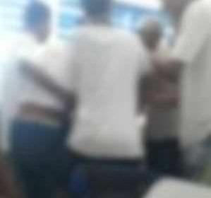 Adolescente autista é agredido por outros alunos dentro de sala em escola