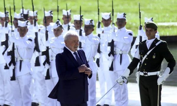 Após Exército e Marinha, Lula marca almoço com comando da Aeronáutica