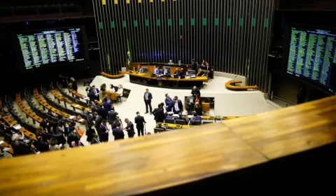 Aprovação do texto-base do marco fiscal, consulta ao 1º lote da restituição do imposto de renda e mais de 24 de maio