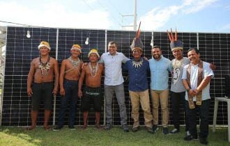 Brilha Amazonas: Wilson Lima entrega placas de energia solar a comunidades indígenas do Rio Negro