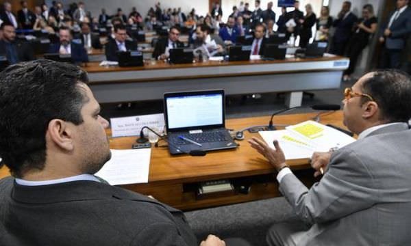 CCJ aprova equiparação de atos do crime organizado a terrorismo