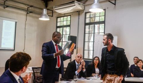 Em evento no Mercosul, ministro Silvio Almeida recebe pesquisa sobre educação em direitos humanos no Brasil