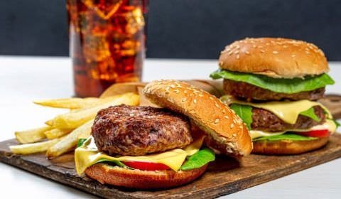 Gerente de fast-food morre trancada em freezer do próprio restaurante
