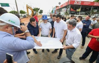 Governador Wilson Lima e prefeito David Almeida vistoriam obras do complexo viário na avenida das Torres