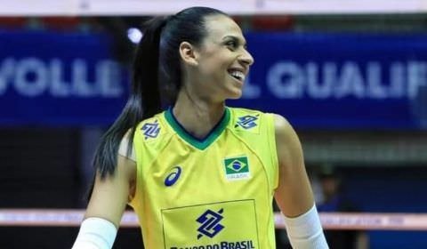 Jogadora de vôlei Paula Borgo morre de câncer de estômago seis meses após diagnóstico