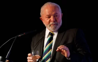 Lula embarca para Londres, mudanças no Marco do Saneamento e mais de 4 de maio