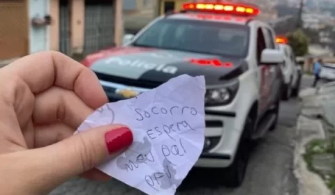 Mãe surta e filha passa bilhete para PM: “Socorro, espera meu pai pfv”