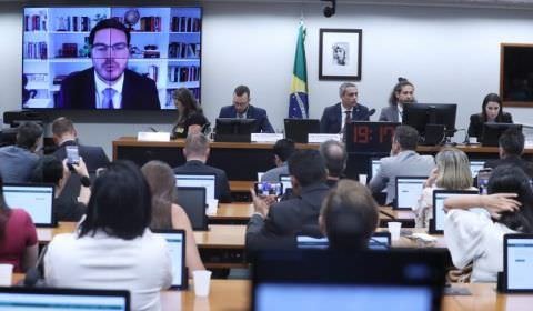 Oposição critica ação do STF em defesa do PL das Fake News