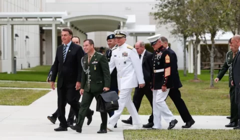 PF prende Mauro Cid e faz buscas na casa de Bolsonaro