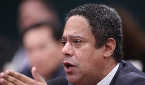 Relator do PL das Fake News pede ação judicial contra o Telegram
