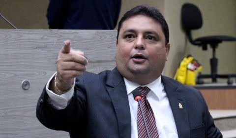 Vereador Caio André dispensa licitação e vai pagar R$ 242,5 mil em depósito