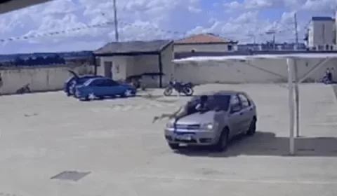 Vídeo: homem arrasta mulher com carro após queimá-la em discussão