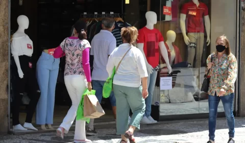 Confiança do Comércio sobe 6,9 pontos em junho ante maio, para 94,2 pontos, afirma FGV