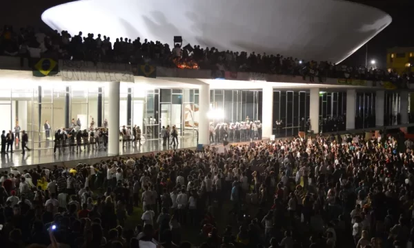 Dez anos após protestos, política brasileira carrega marcas e consequências das jornadas de junho