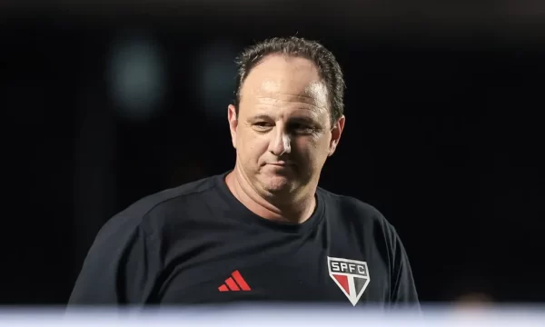 Diretoria avalia opções, e Rogério Ceni ganha força no Vasco