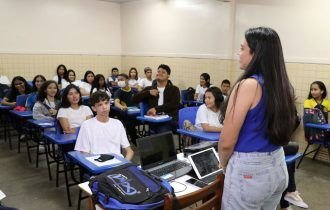 Governo do Amazonas paga data-base aos profissionais da educação da rede estadual de ensino