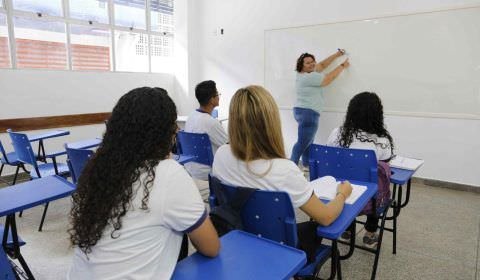 Governo do Amazonas reafirma compromisso com educadores e realiza pagamento de progressões verticais
