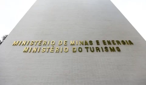 Indefinição sobre Turismo amplia crise do governo com União Brasil