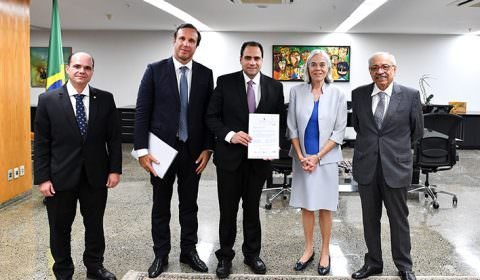 OAB entrega ao STJ lista sêxtupla de candidatos para vaga de ministro