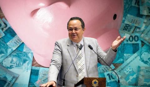 Partido de Silas Câmara terá que devolver R$ 168,5 mil aos cofres públicos