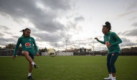 Com passagem de bastão, Marta lidera geração em última Copa do Mundo