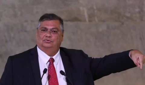 Dino defende penas maiores para golpistas do 8 de janeiro