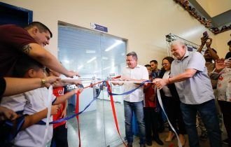 Governador em exercício Tadeu de Souza entrega 51º laboratório de robótica e destaca êxito da reposição de aulas na rede estadual