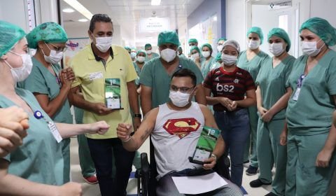 Três primeiros pacientes que receberam transplante renal do SUS no estado têm alta no Hospital Delphina Aziz
