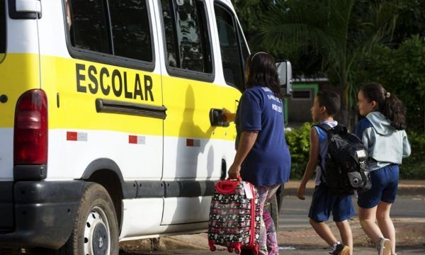 Reajuste do transporte escolar em Manaus fica para o próximo ano
