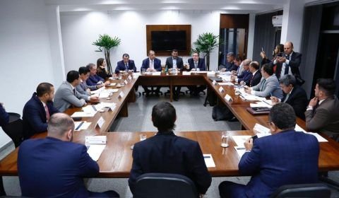 Líder da bancada do AM no Congresso reúne lideranças para defender ZFM na reforma tributária