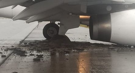 Avião que derrapou é retirado de pista em Florianópolis e aeroporto volta a operar
