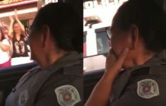 "Vovó policial" viraliza ao receber surpresa da filha em seu último dia de trabalho