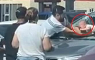 Vídeo: pai quebra vidro e resgata bebê trancado em carro sob 40ºC nos EUA