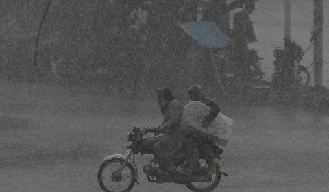Fortes chuvas causam 50 mortes no Paquistão