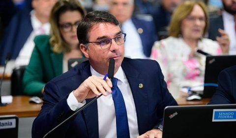 Senadores de oposição apresentam projetos para sustar decreto contra armas