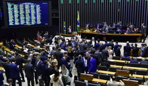 Discussão da reforma tributária em primeiro turno levou 11 horas e teve mais de 80 discursos