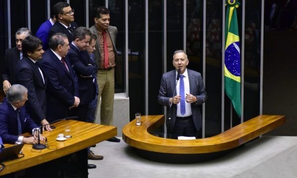 Reforma tributária vai reestruturar a economia e não pode ser alvo de polarização política, diz relator