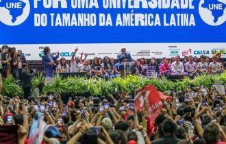 Lula participa de congresso da UNE e promete mais universidades