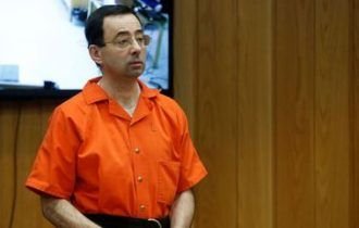 Condenado por abusar de ginastas dos EUA, ex-médico Larry Nassar é esfaqueado na prisão