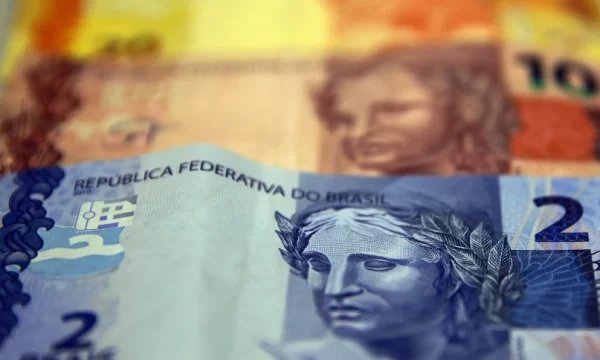 Juros altos no Brasil podem custar até R$ 182 bilhões a mais por ano ao país