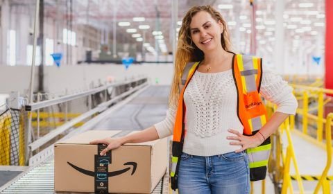 Após investir mais US$ 100 em IA, Amazon ainda vai contratar? Confira entrevista com executiva da América Latina