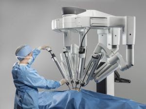 Hospital Edmundo Vasconcelos investe em novo equipamento para cirurgias robóticas e espera ampliar número de procedimentos cirúrgicos