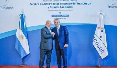 Não temos alternativa que não seja a união, diz Lula na Argentina