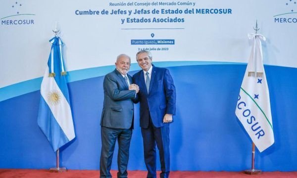 Não temos alternativa que não seja a união, diz Lula na Argentina