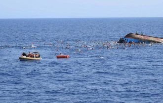 Seis migrantes morrem em naufrágio no Canal da Mancha